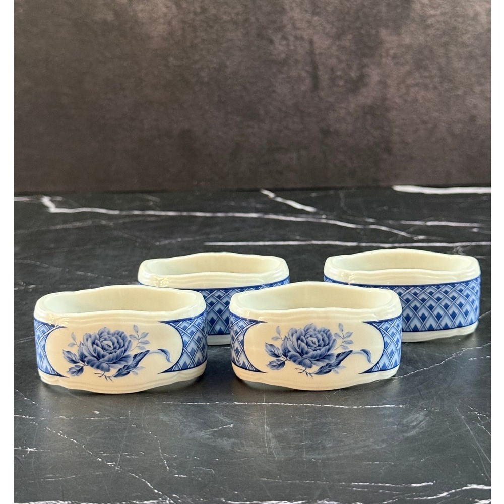 VTG Set of 4 Andrea by Sadek Ceramic Blue White Floral Napkin Rings 2.5X1.5in